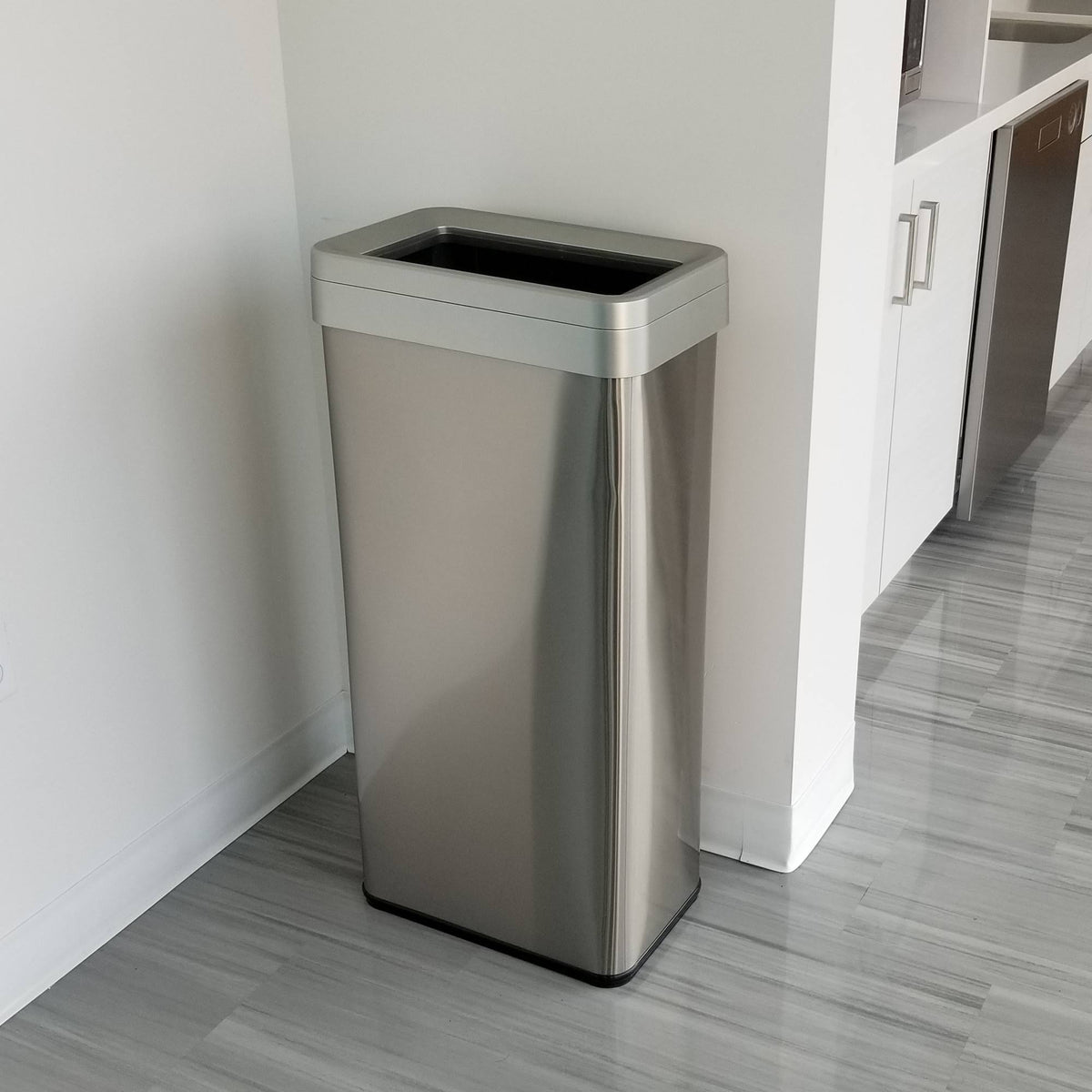 21-Gallon Rectangular Open-Top Trash Can V78319