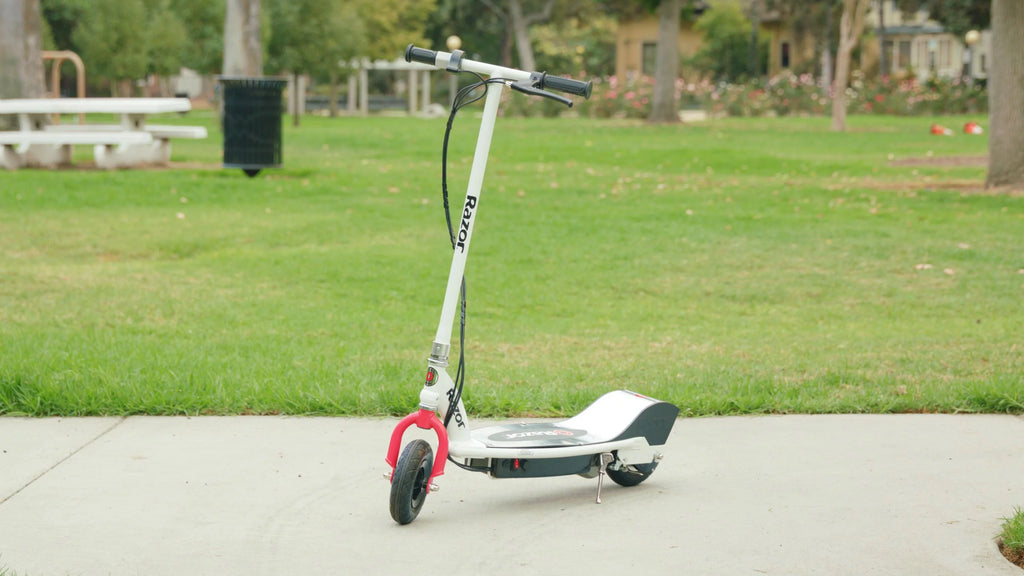 White Electric Scooter with 8 Pneumatic Front Tire K27568