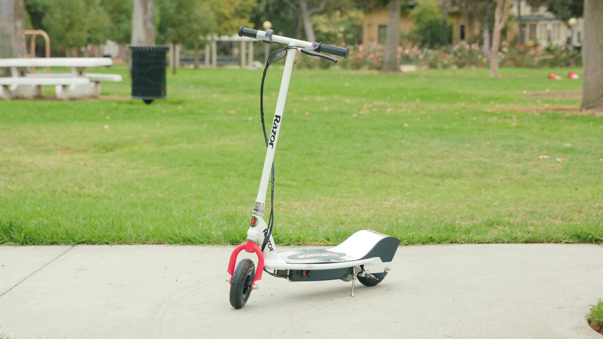 White Electric Scooter with 8 Pneumatic Front Tire K27568