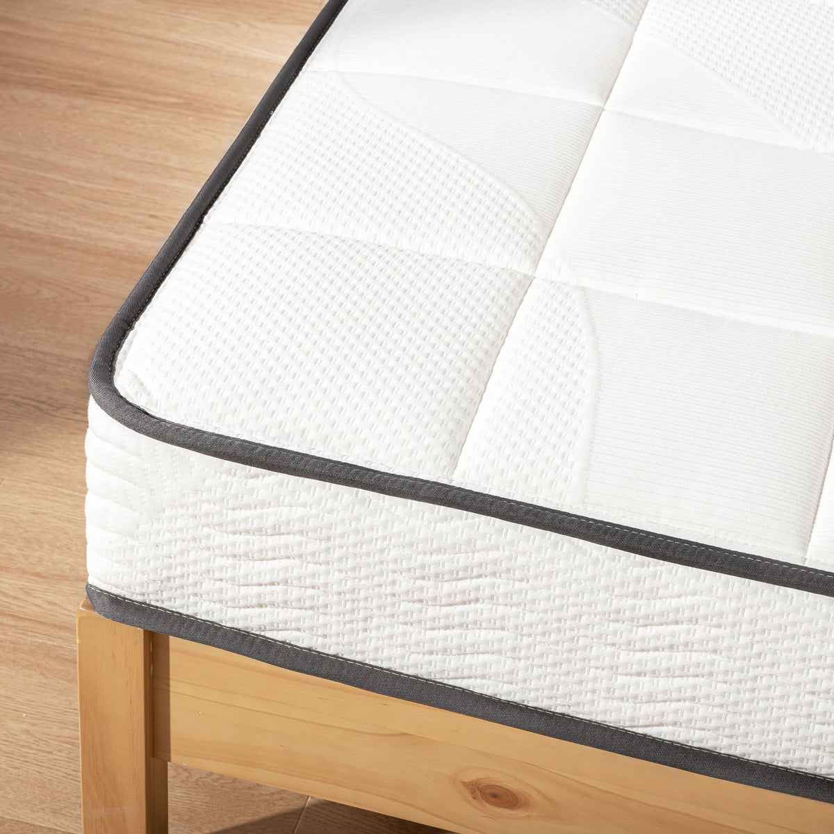 8 Classic Bonnell Spring Mattress with Comfort Foam Top Full I49998
