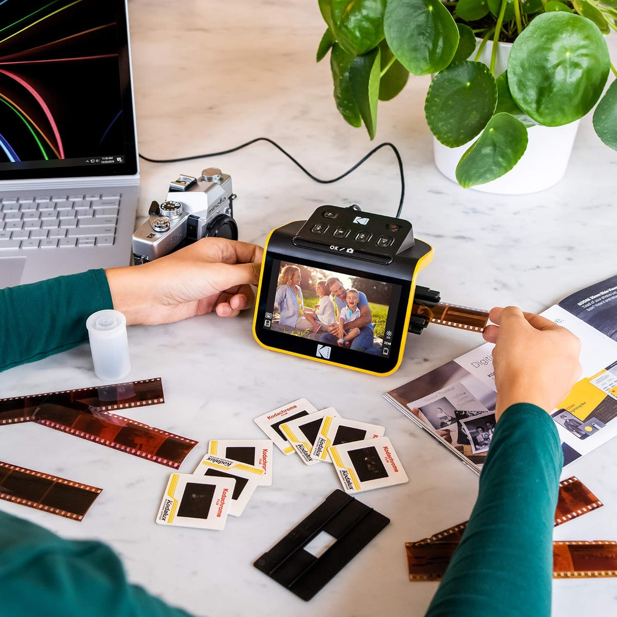 Film and Slide Scanner with 5” LCD Screen Q574237